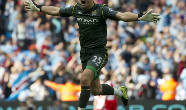 网页版登录-乔·哈特：多纳鲁马全速出击认为自己在禁区外，他本应用手扑球